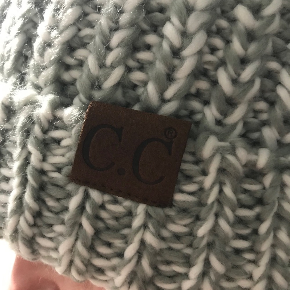 🔥1 leftCC Pom style beanie - Picture 8 of 8